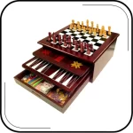 Set de 12 juegos en 1. Incluye ajedrez, damas, backgammon, palillos, cartas, dados y más